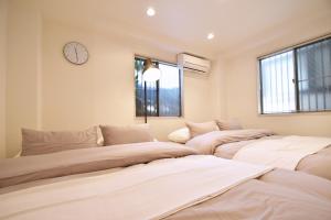 Giường trong phòng chung tại TERRACE HOUSE Shibuya Maruyamacho