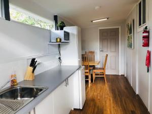 A kitchen or kitchenette at Studio with private kitchennette Cessnock Hunter Valley