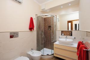 a bathroom with a toilet and a sink and a shower at Lemon in the Air in Scala +9 photos