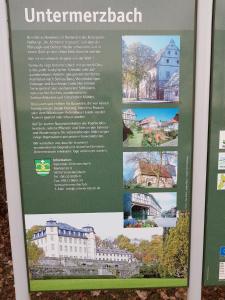 een bord met een foto van een huis bij Ferienwohnung Itzgrundruhe in Untermerzbach