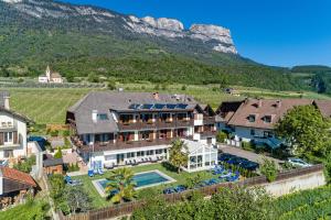 Gallery image of Hotel St. Justina Hof in Appiano sulla Strada del Vino