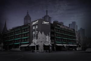 un grande edificio con un cartello sul lato di Zagame's House a Melbourne