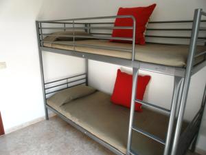 Palanda nebo palandy na pokoji v ubytování Apartaments Estarsol