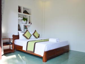 Cama o camas de una habitación en HaLo HomeStay