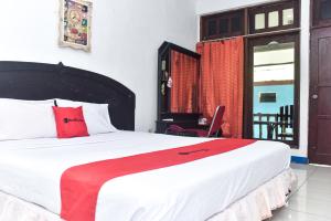 Voodi või voodid majutusasutuse RedDoorz Plus @ Tirta Kencana Hotel toas