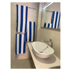 Kúpeľňa v ubytovaní Apartamento Tarifa - zona 10!Piscina(parking incl)