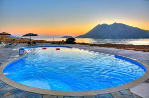 The swimming pool at or close to Aquapetra Hotel