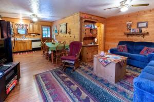 3 Bed 2 Bath Vacation home in Bryson City