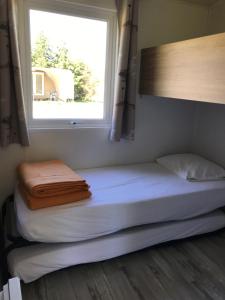 Postel nebo postele na pokoji v ubytování Camping Porte des Vosges