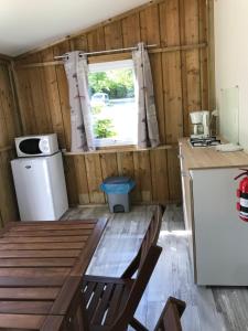 Kuchyň nebo kuchyňský kout v ubytování Camping Porte des Vosges