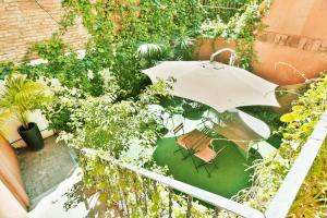 an overhead view of a patio with an umbrella and chairs at Casa Barcelo Hostel Barcelona in Barcelona