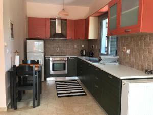 Kuchyň nebo kuchyňský kout v ubytování Lotus Sea View Studio Apartment 2