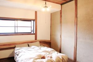 A bed or beds in a room at carafuru Japanese Old House