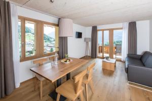 TV a/nebo společenská místnost v ubytování Hotel Reuti