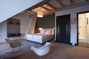 En eller flere senge i et værelse på Hotel Les Charmes