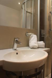 A bathroom at Apart Corona