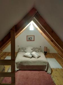 Postel nebo postele na pokoji v ubytování Camp Viljamovka