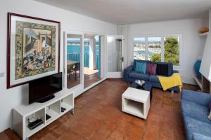 TV a/nebo společenská místnost v ubytování Casa Atalaya