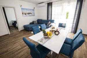 Posedenie v ubytovaní Blue Pearl apartment