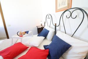 A bed or beds in a room at Masseria Fagà