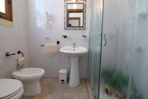 A bathroom at Masseria Fagà