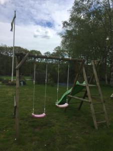 Zona de juegos para niños en Dövared