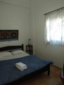 Ένα ή περισσότερα κρεβάτια σε δωμάτιο στο Gialos Village