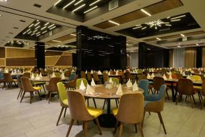 a large banquet hall with tables and chairs at Hotel Hills Sarajevo Congress & Thermal Spa Resort in Sarajevo