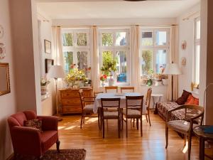 a living room with a table and chairs at Villa Anna in Zinnowitz