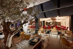 Restauracja lub miejsce do jedzenia w obiekcie Les Dunes Suites
