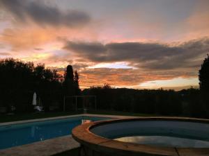 Agriturismo Humile内部或周边的泳池