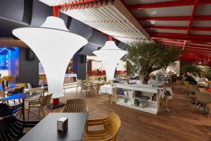 Restauracja lub miejsce do jedzenia w obiekcie Les Dunes Suites