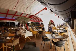 Restauracja lub miejsce do jedzenia w obiekcie Les Dunes Suites