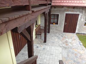 Ein Balkon oder eine Terrasse in der Unterkunft Na Letnim byte
