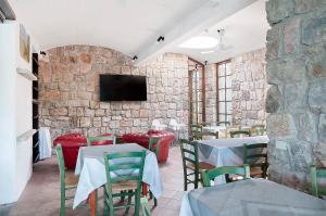 TV a/nebo společenská místnost v ubytování Hotel Capo Di Stella