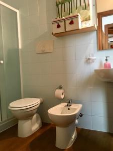 a bathroom with a toilet and a sink at NIDO D'AMORE in Verona