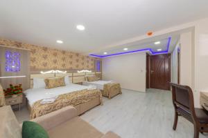 Postel nebo postele na pokoji v ubytování Raimond Hotel