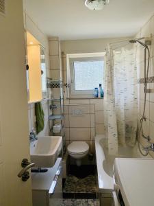 Koupelna v ubytování Drei Zimmer Apartment am Rhein