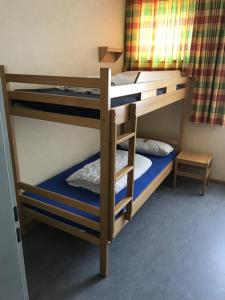 a set of bunk beds in a room at Jugendherberge Göttingen in Göttingen
