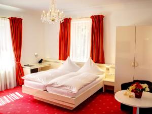 Postel nebo postele na pokoji v ubytování Hotel Linde
