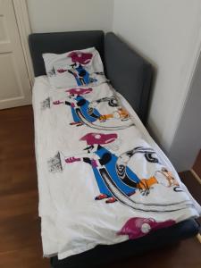 Säng eller sängar i ett rum på Renovated apartment at the heart of Turku