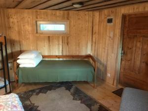 Postel nebo postele na pokoji v ubytování Sillaotsa camp