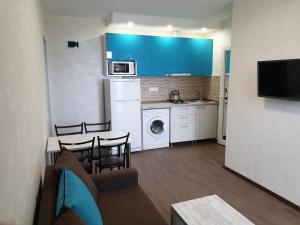 Kuchyň nebo kuchyňský kout v ubytování Apartment near the Beach Batumi-Gonio