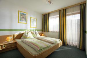 Cama o camas de una habitación en Landhaus Heim