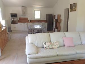 a white couch with two pillows in a living room at La Jacquemarie in Monteux