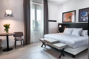 A bed or beds in a room at MarePineta Resort