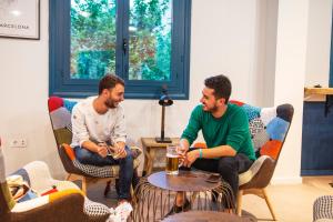 Safestay Barcelona Passeig de Gràcia的休息区