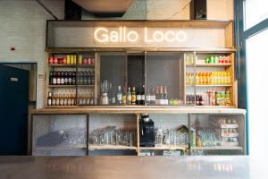 Safestay Barcelona Passeig de Gràcia的证书、奖牌、标识或其他文件