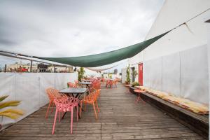 Safestay Barcelona Passeig de Gràcia的阳台或露台
