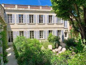 an old house with a garden in front of it at Le Clos Saluces in Avignon